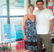 «Μόλις βγάλαμε και μικρό μπουκάλι, των 330 ml. Σύντομα θα  
παράγουμε και μπίρα σε κουτάκι», λέει ο 40χρονος μικροζυθοποιός  
Διονύσης Χατζόπουλος. Μαζί με τη σύζυγό του Μαρία λανσάρουν εδώ  και 
έναν χρόνο στην αγορά της Μεσσηνίας τη δική τους μπίρα, με την  ονομασία
 Νέδα  