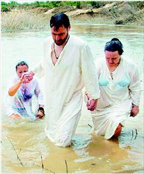 ¬ Οι βαφτίσεις στον Ιορδάνη αναστέλλονται λόγω... µόλυνσης  