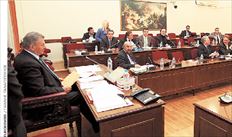 ▅Ο πρόεδρος της Εξεταστικής Επιτροπής Σήφης Βαλυράκης (αριστερά) από  συνεδρίαση της Επιτροπής  