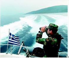 Στα ελληνικά νησιά όπου επιχειρούν σε συνεργασία µε τις ελληνικές 
διωκτικές αρχές (φωτογραφία) και δυνάµεις της Frontex καταγράφηκε µείωση
 75% στην είσοδο των λαθροµεταναστών 