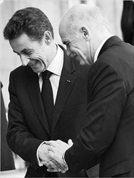 Θερµό καλωσόρισµα Σαρκοζί στον Γιώργο Παπανδρέου, όταν ο έλληνας Πρωθυπουργός είχε  επισκεφθεί το Παρίσι τον περασµένο Φεβρουάριο. Ο γάλλος Πρόεδρος επιθυµεί την αξιοποίηση  των ικανοτήτων Παπανδρέου στην G20  