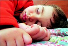 ∆έκα ώρες  πρέπει να κοιµούνται τα  µικρά παιδιά  για να έχουν  σωστή ανάπτυξη και  ψυχική υγεία  