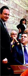 Σε πρώτο πλάνο ο υπουργός  Οικονοµικών Γιώργος  Παπακωνσταντίνου και ο  κυβερνητικός εκπρόσωπος  Γιώργος Πεταλωτής, κατά  τη χθεσινή οµιλία του  Πρωθυπουργού στην  Κοινοβουλευτική Οµάδα  