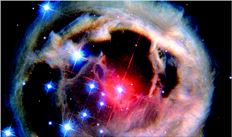 Στο απόγειο της φωτεινότητάς του, ο διπλός κόκκινος αστέρας ήταν από τα πιο λαµπερά  ουράνια σώµατα του γαλαξία  